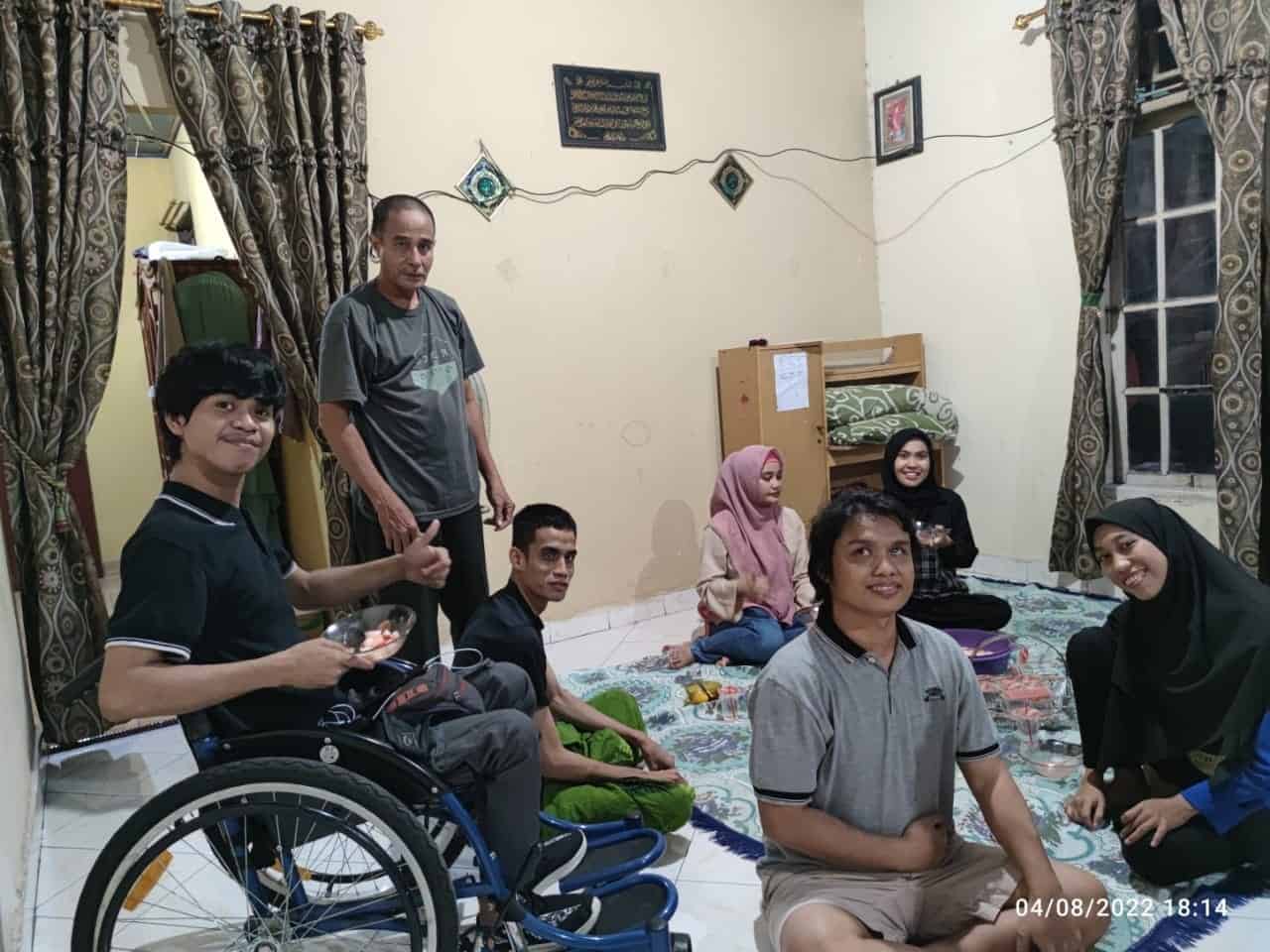 Syarif with other members of PerDIK's board.